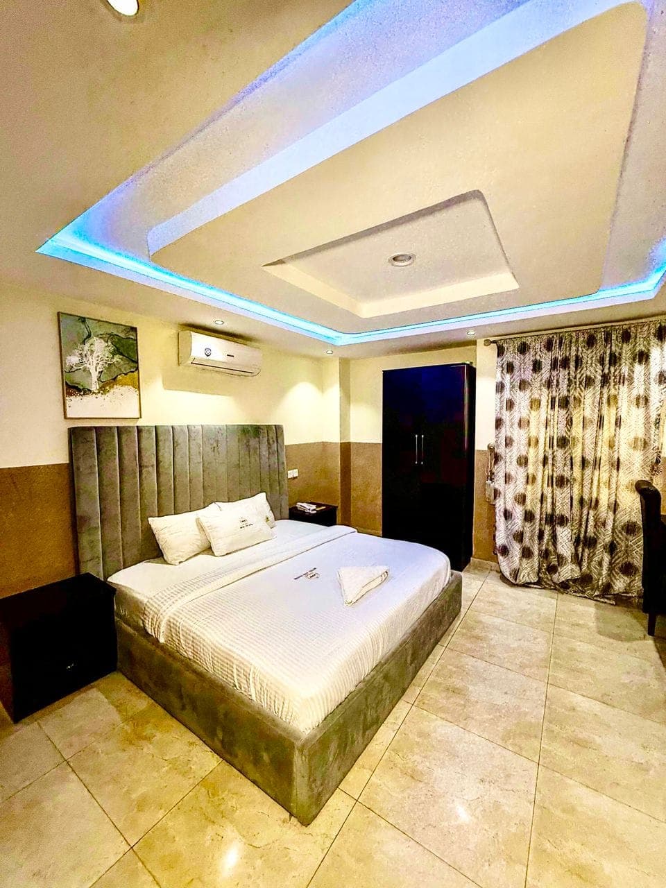 Luxury room at Ikad Hotel & Suites Victoria Island, photo 5