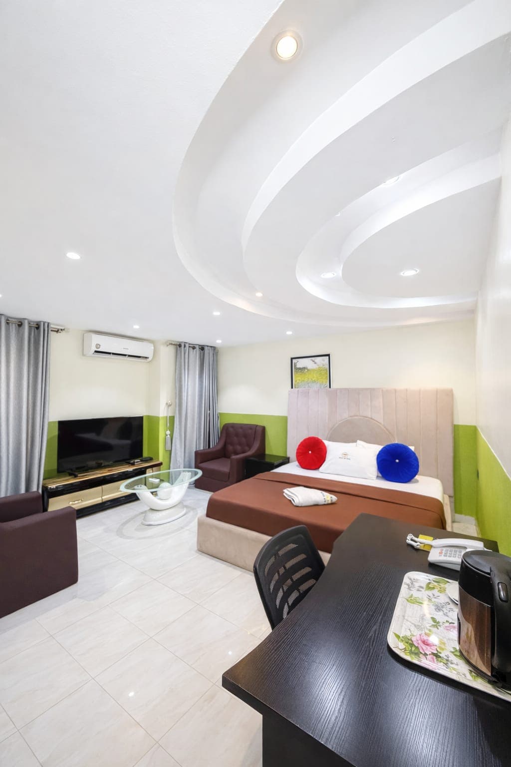Luxury room at Ikad Hotel & Suites Victoria Island, photo 2